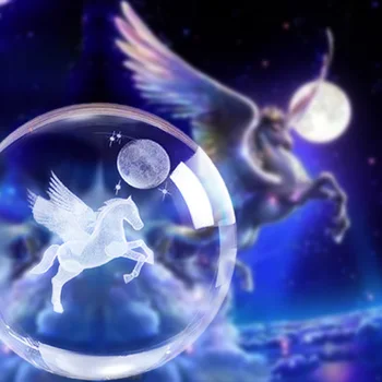 80mm 3D Grabado en láser en Miniatura Pegasus Bola de Cristal de Cristal de Artesanía de la Esfera de Vidrio de la Decoración de la Casa Ornamento de Regalo de Cumpleaños