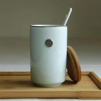 Hecho a mano de la escultura de cerámica de la taza de la individualidad breve con tapa y cuchara de beber de la taza taza taza de regalo