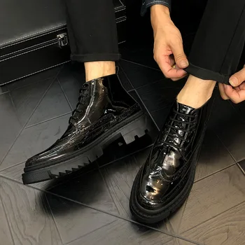 Suela gruesa Negro Clásico de Cuero de Patente de la Boda para Hombre Zapatos Wingtip Encajes Mocasines para Hombres Habitual Punk Ciclista Formal Zapatos de Vestir