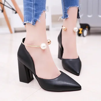 El temperamento elegante de la perla tacones 2019 verano nueva, blanca y espesa con las sandalias de hueco sencillo sandalias sexy zapatos de mujer